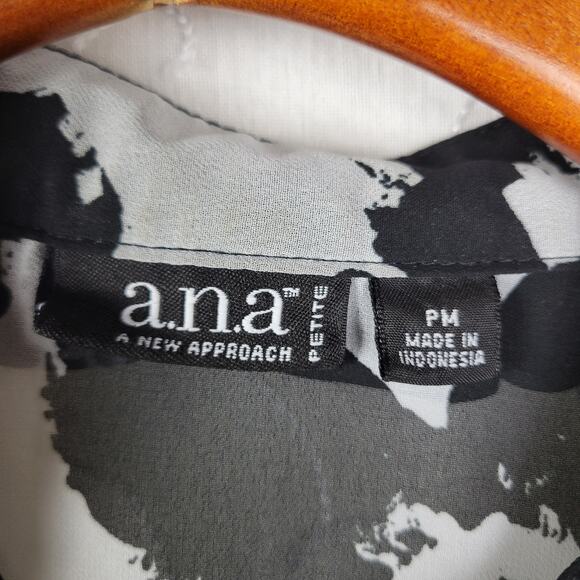 a.n.a Womens Blouse Size PM Black White Floral Sheer Button Front 3/4 Sleeve - Picture 11 of 12